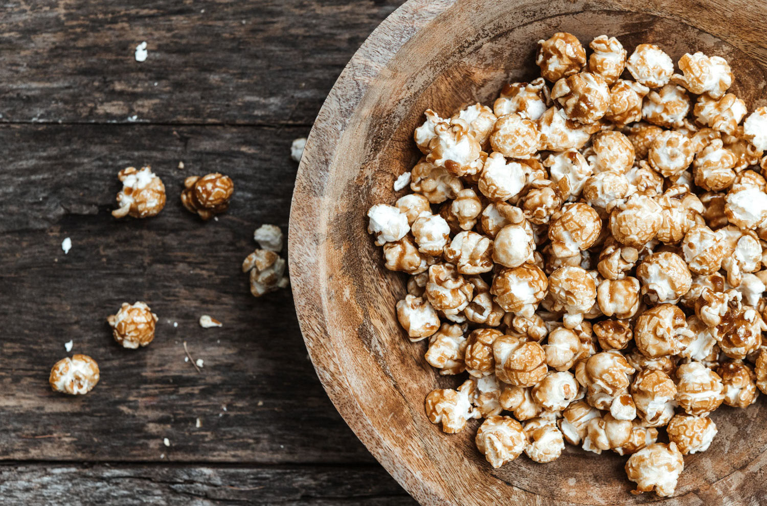 Maple Pecan Popcorn in a blue bowl