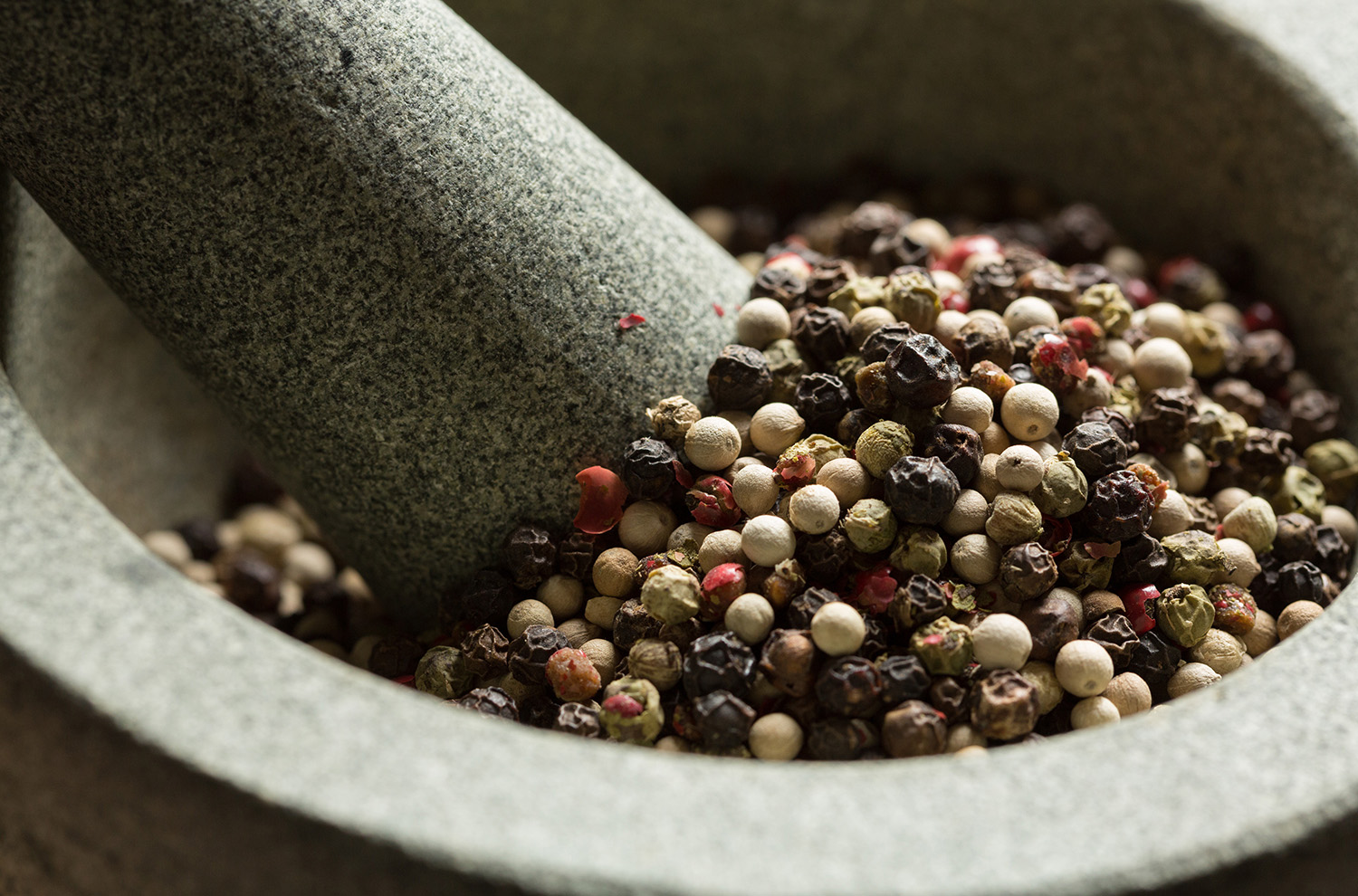 Peppercorn rub in crushing bowl