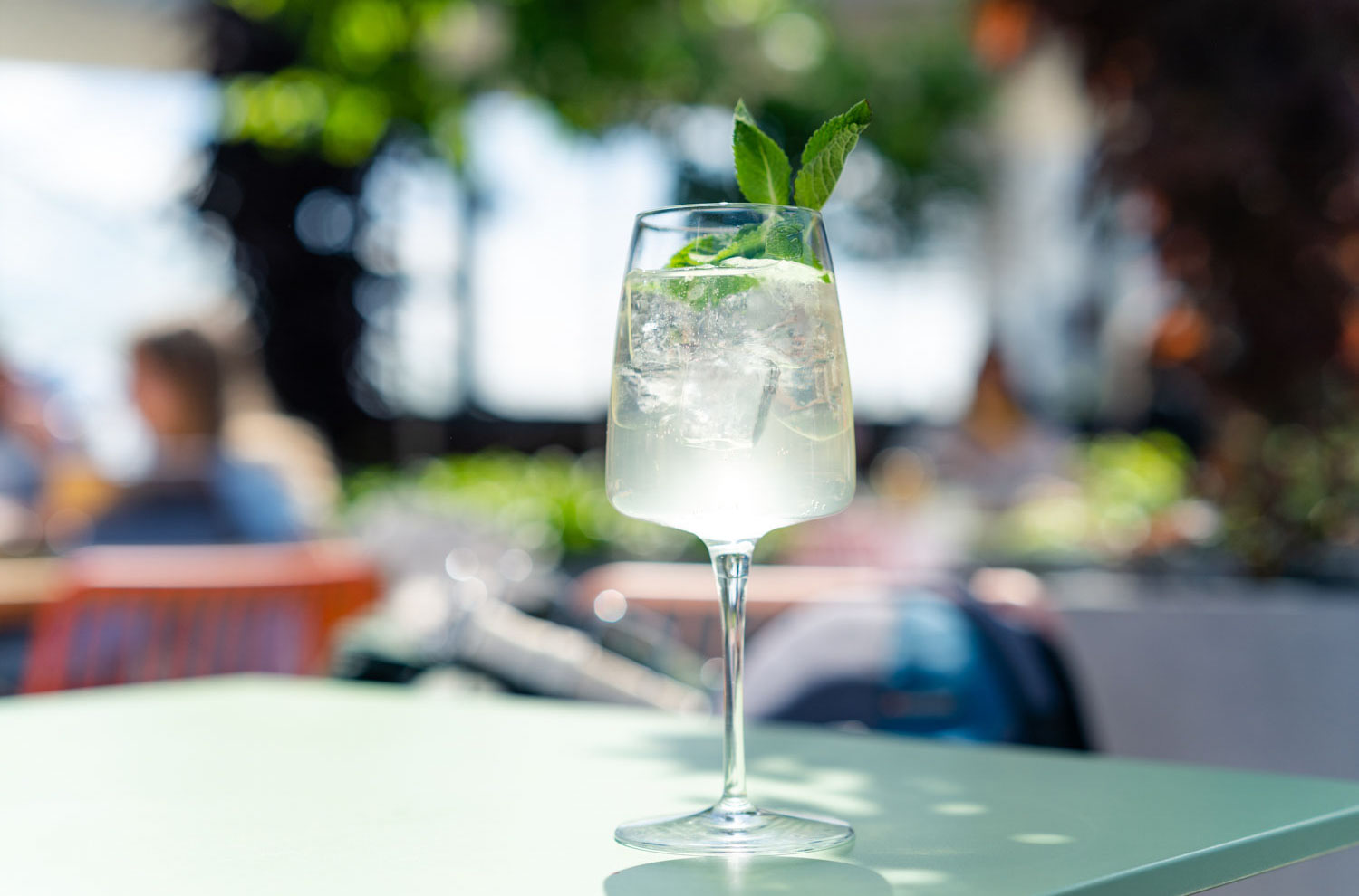 Hugo Spritz cocktail with mint and lemon