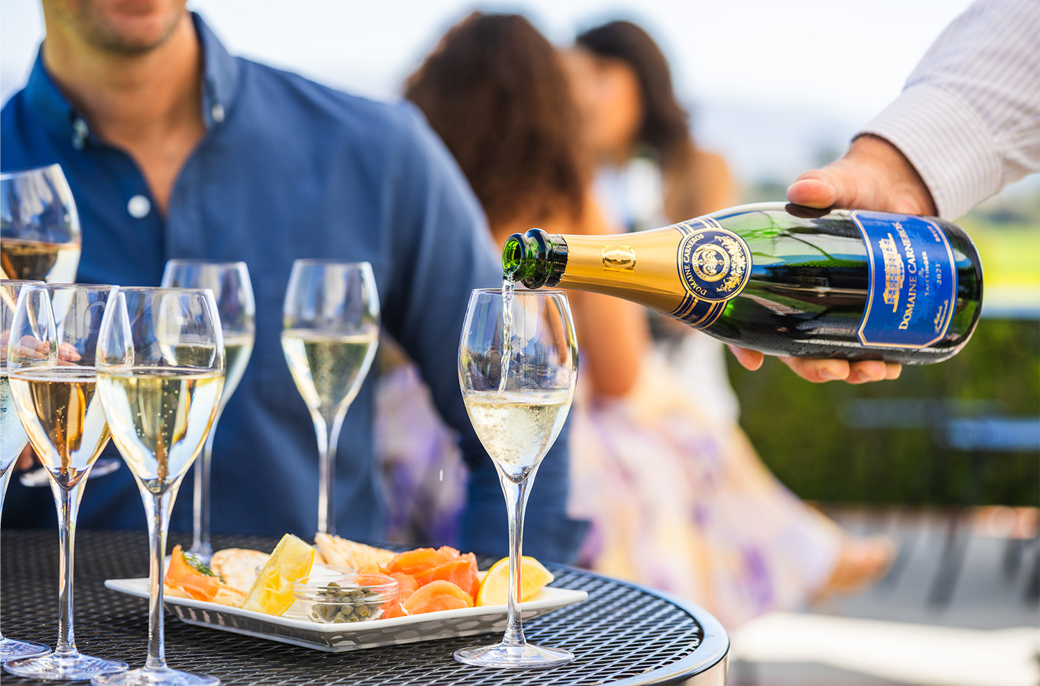 Tasting on the terrace with Estate Brut pour